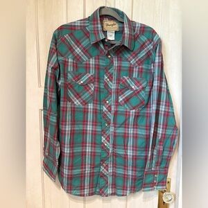 Wrangler Men's Red and Green Plaid Button Down Shirt